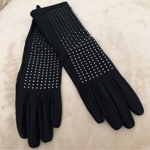 Lamb skin silver studded gloves NEW
